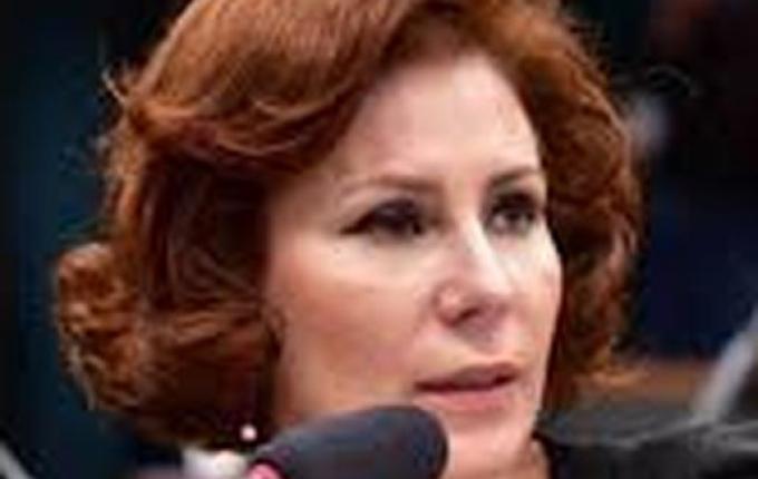 STF tem 3 votos para condenar Carla Zambelli por porte ilegal de arma