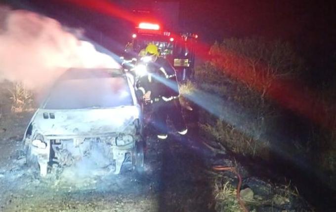 Carro de homem baleado é encontrado incendiado em Itapiranga