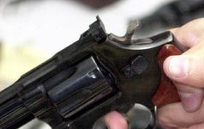 Suspeito de atirar contra homem após baile se apresenta à polícia