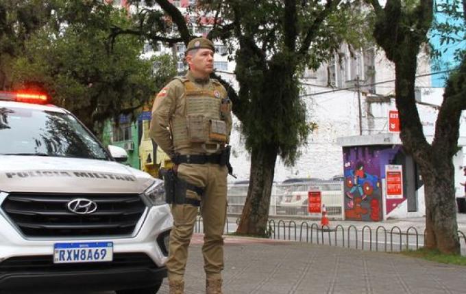 Polícia aplica mais de 4,7 mil multas por uso de drogas em locais públicos em Santa Catarina