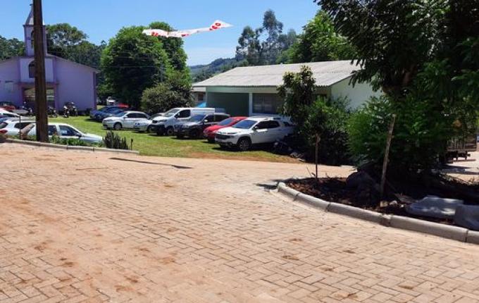 Prefeitura inaugura pavimentação com paver no interior de Mondaí