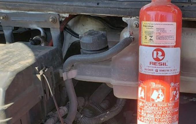 Princípio de incêndio atinge caminhão na SC 386