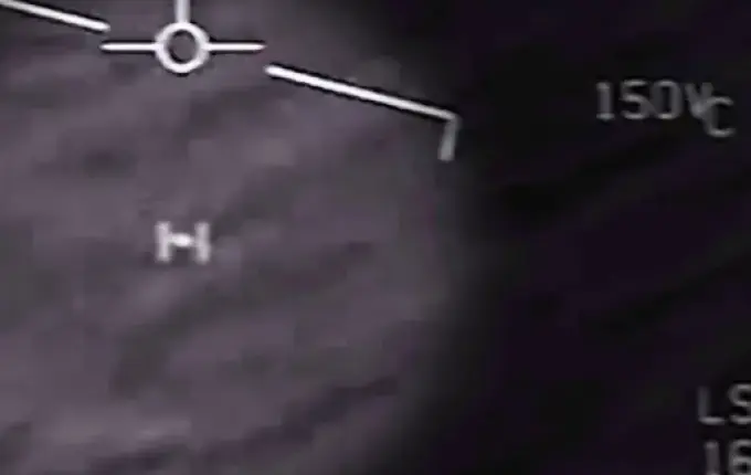 Passageiros de avião relatam que piloto e comissários de bordo teriam avistado óvnis durante voo