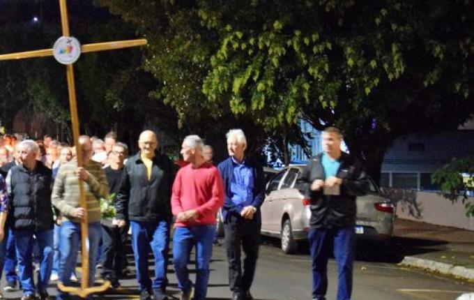 Procissão e missa marcam celebração dos 75 anos da Paróquia São Miguel Arcanjo, em SMO