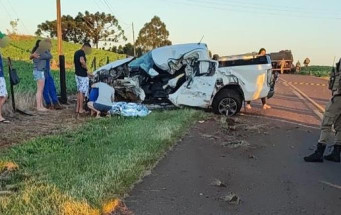 Jovem morre em acidente entre camionete e caminhão na SC-305