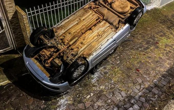 Mulher tomba veículo em São Miguel do Oeste; vídeo