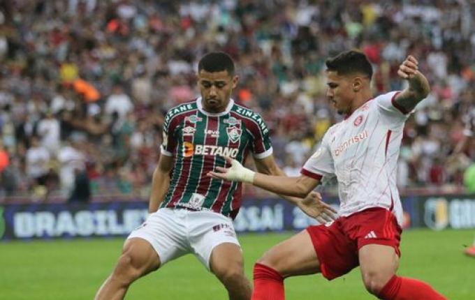 Na estreia de Valencia, Inter perde para o Fluminense e se afasta do G-6