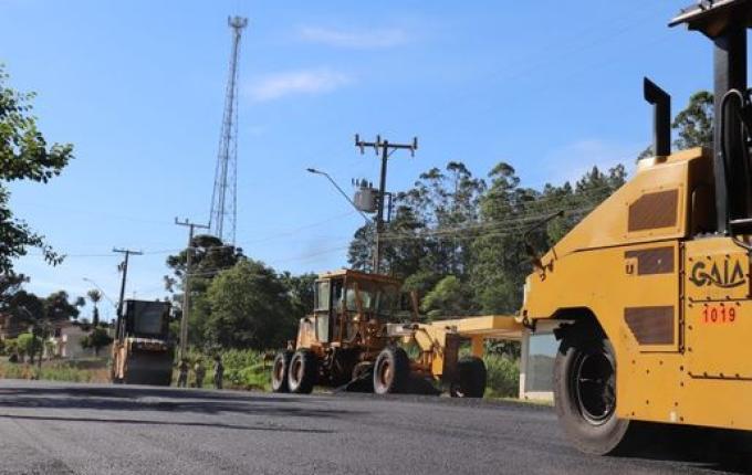 Descanso realiza obras de recapeamento asfáltico