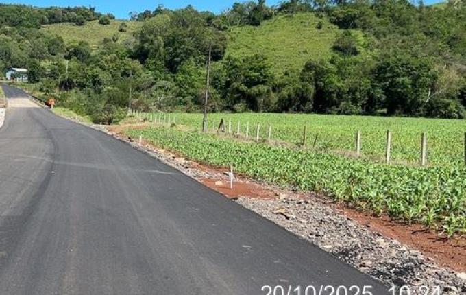 Asfalto novo avança na SC-492 e obra entra na reta final no Extremo Oeste