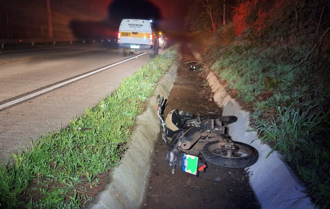 Motociclista fica gravemente ferido após sair da pista na SC-160