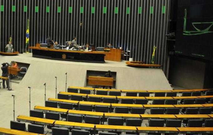 Quase 90% dos deputados federais vão tentar reeleição neste ano