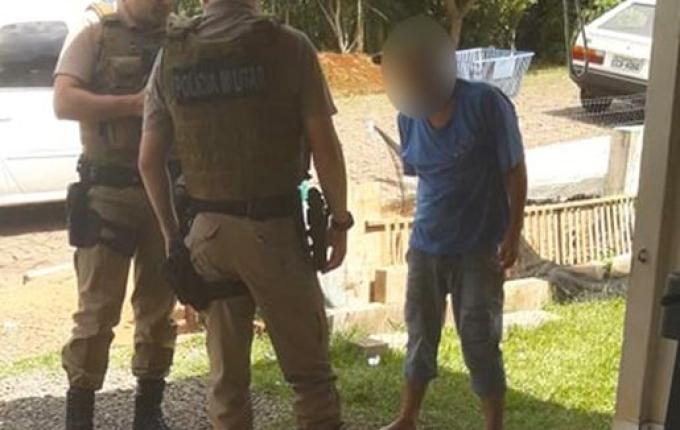 Homem embriagado invade casa, deita na cama e é preso em Guaraciaba