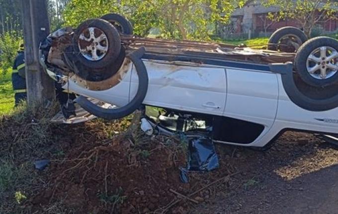 Motorista fica ferido em capotamento no interior de Itapiranga