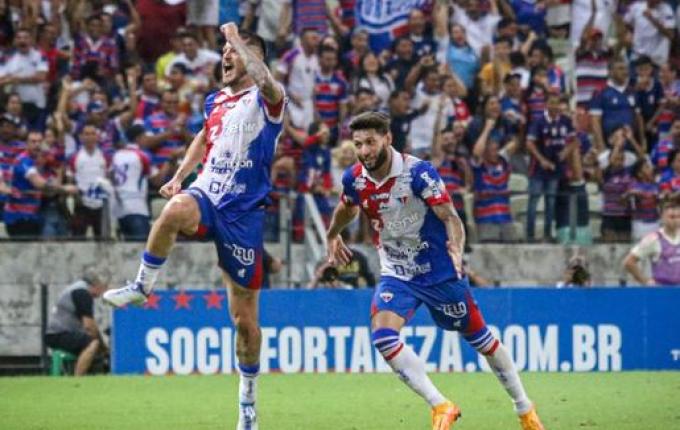 Com um a menos, Fortaleza vence Internacional na Arena Castelão e sobe na tabela