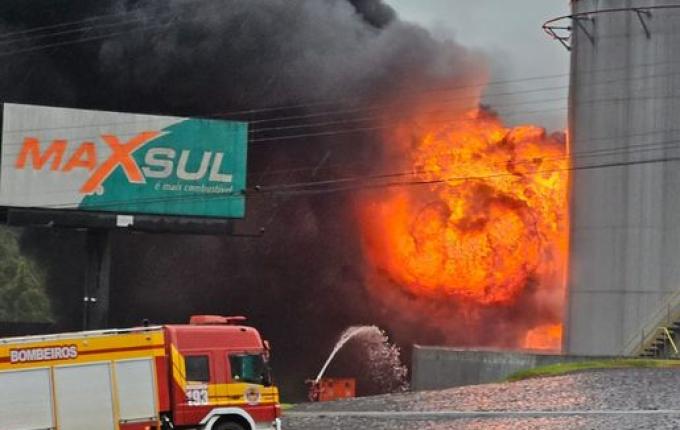 Incêndio atinge depósito da Maxsul em Chapecó