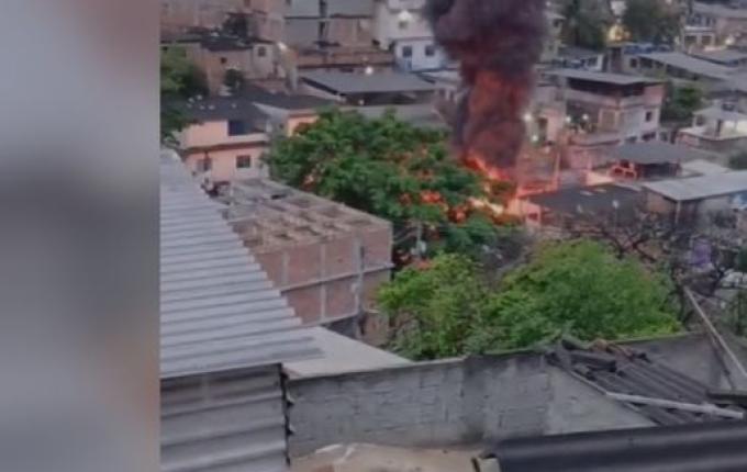 Confronto entre policiais e membros do CV gera "imagens de guerra" no RJ