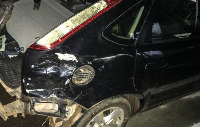 VÍDEO: Colisão entre carro e moto deixa homem ferido