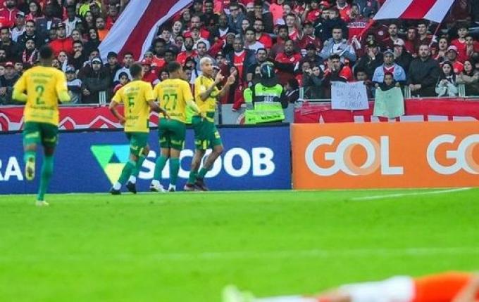 Inter frustra torcida e perde de virada para Cuiabá no Beira-Rio; vídeo