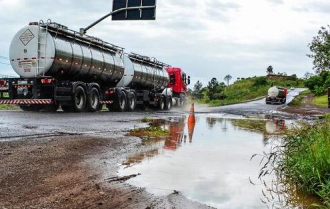 Petrobras anuncia redução no preço do diesel para as distribuidoras