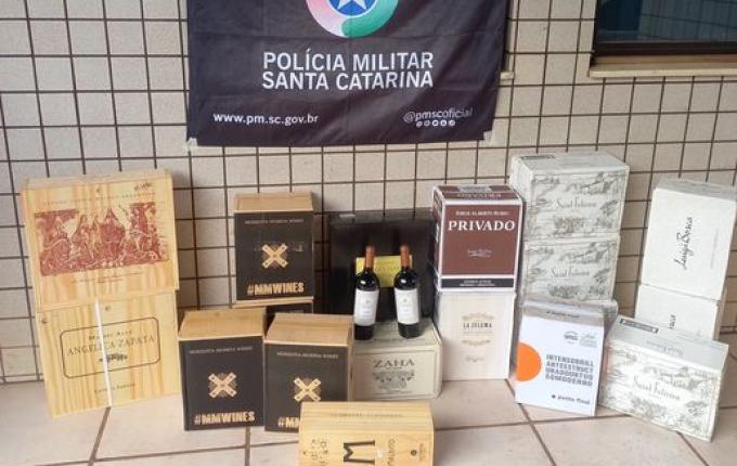 Polícia apreende 98 garrafas de vinho argentino na BR-163, em Dionísio Cerqueira