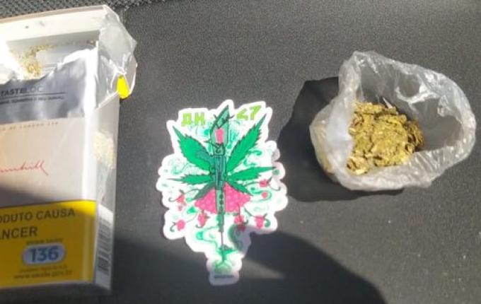 Polícia flagra homem com maconha dentro do carro em Mondaí