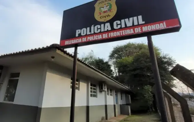 Polícias Civil e Militar prendem dois suspeitos de incendiar residência em Mondaí
