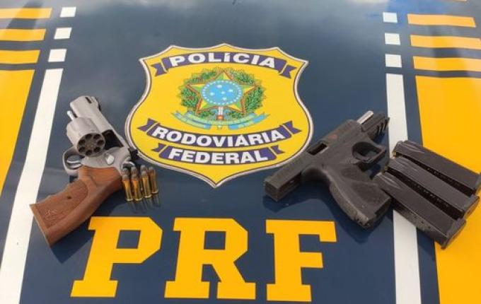 PRF apreende pistola, revólver e munições na BR-282 em Chapecó