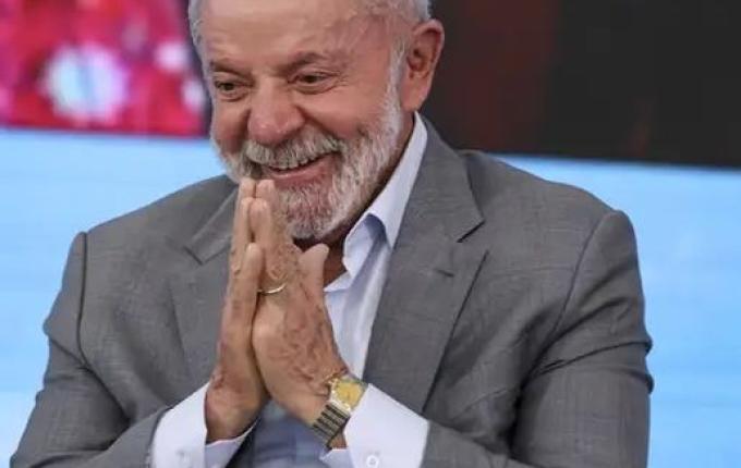 Não preciso ficar subordinado ao dólar em negociações, afirma Lula