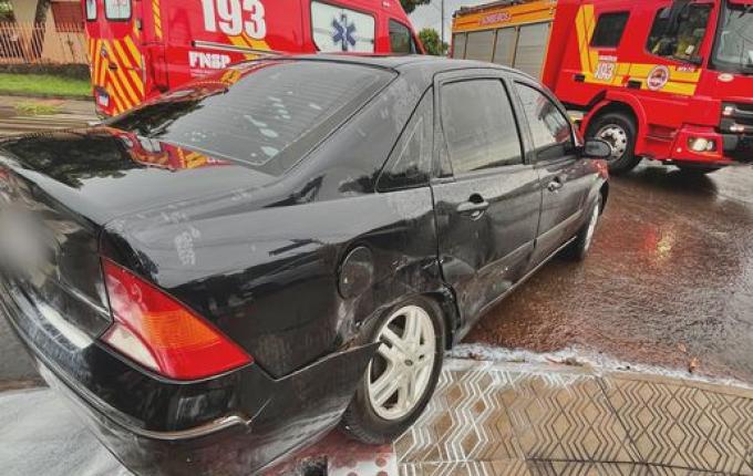 Acidente entre dois carros deixa mulher ferida no Bairro São Luiz, em SMO