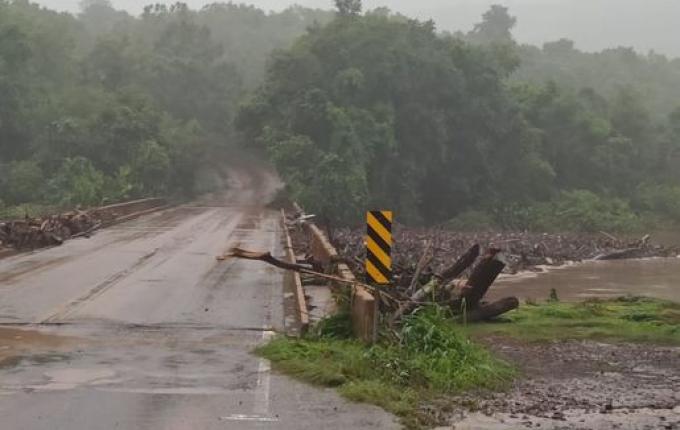Ponte sobre o Rio Sargento, na SC-161, segue fechada nesta sexta-feira