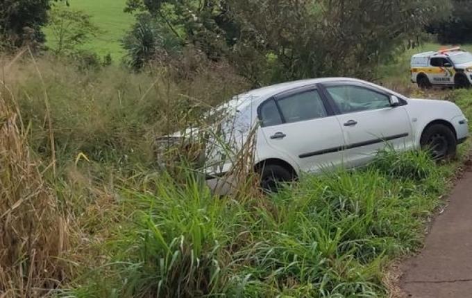 Motoristas saem ilesos após saída de pista na SC-163, em Descanso