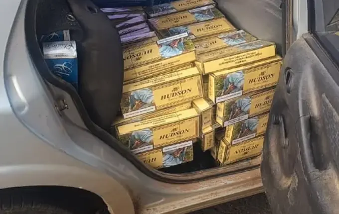 PM prende casal com mais de 500 pacotes de cigarros contrabandeados