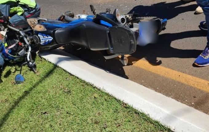 Idoso sofre ferimentos em colisão entre carro e moto em Itapiranga