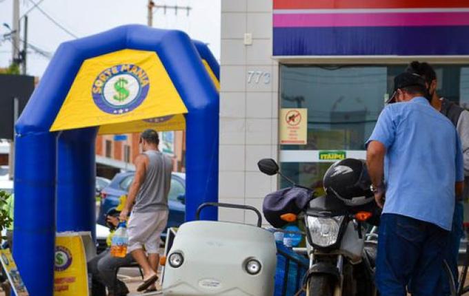 Preço da gasolina comum deve continuar subindo em Santa Catarina