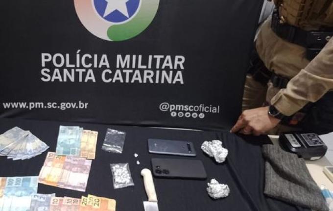 PM prende três suspeitos de tráfico de drogas em SMOeste