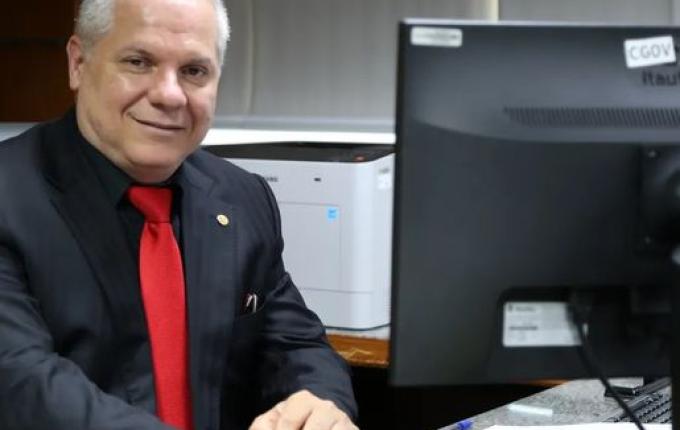 Presidente do INSS é afastado após operação da PF contra desvio bilionário