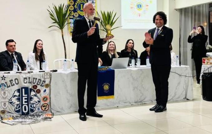 Lions Clube SMO Universidade empossa nova diretoria para o Ano Leonístico 2025/2026
