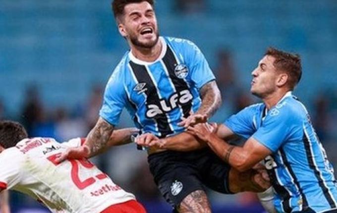 Com gols no final, Grêmio e Bragantino empatam na Arena pelo Brasileirão