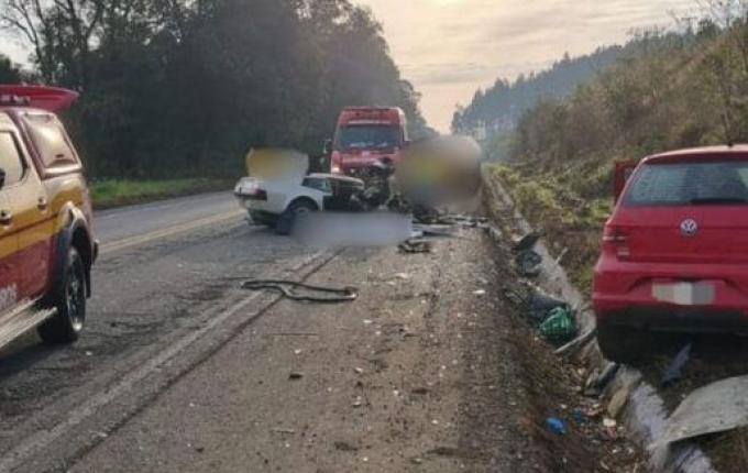 Motorista que se envolveu em acidente com mortes em SC estaria embriagado e armado, aponta PRF
