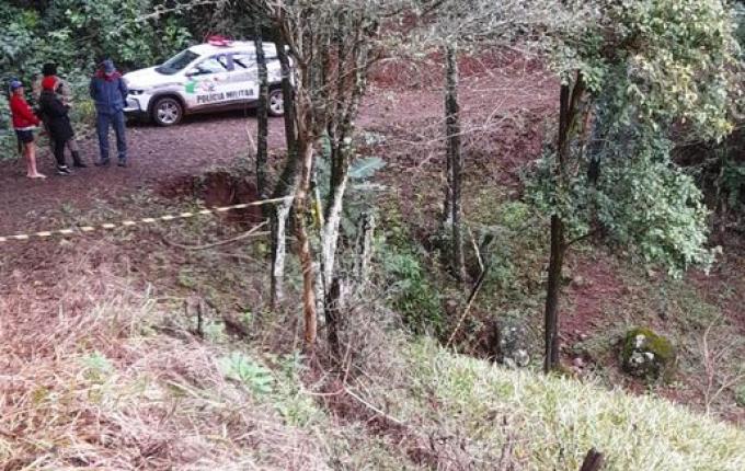 Corpo de homem é encontrado em ribanceira de comunidade em Anchieta