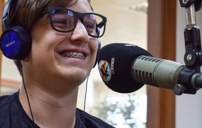 Mundo POP com Alberto Baldissera estreia na TOP 104 FM