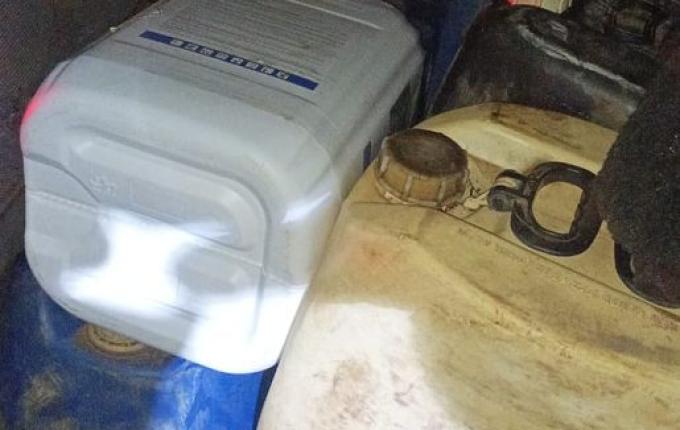 Combustível e agrotóxico contrabandeados são apreendidos pela PM