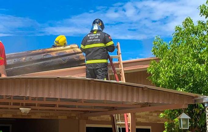 Idosa fica ferida ao tentar controlar principio de incêndio em SMOeste