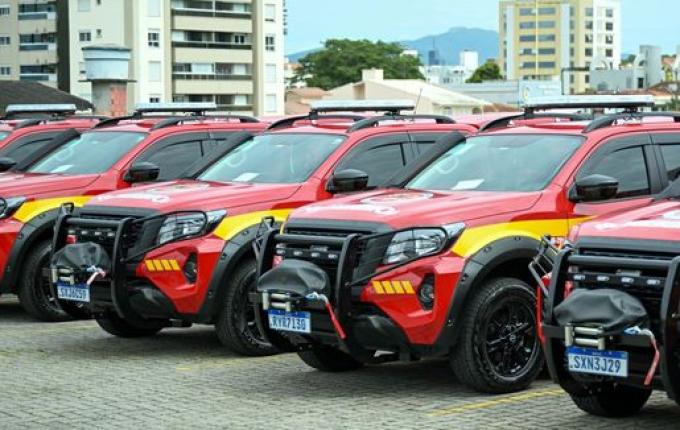 Jorginho Mello entrega 15 novas viaturas para o Corpo de Bombeiros