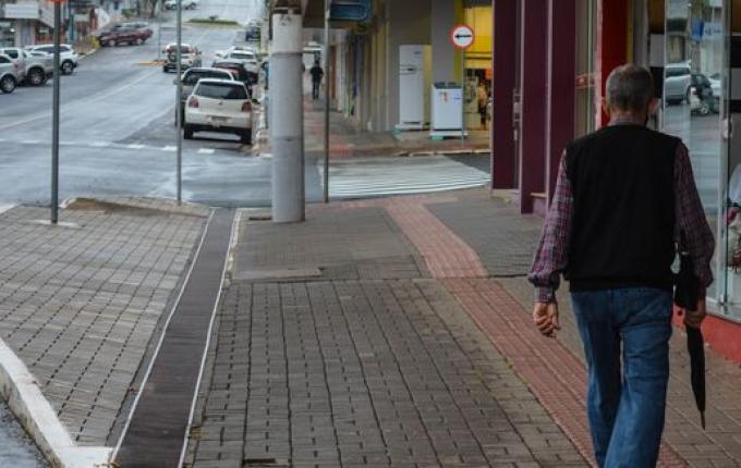 Frente fria avança em Santa Catarina causando chuva e frio no Estado