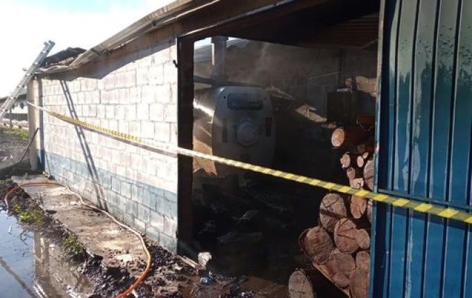 Aviário com 40 mil pintinhos é atingido por incêndio no interior de Descanso