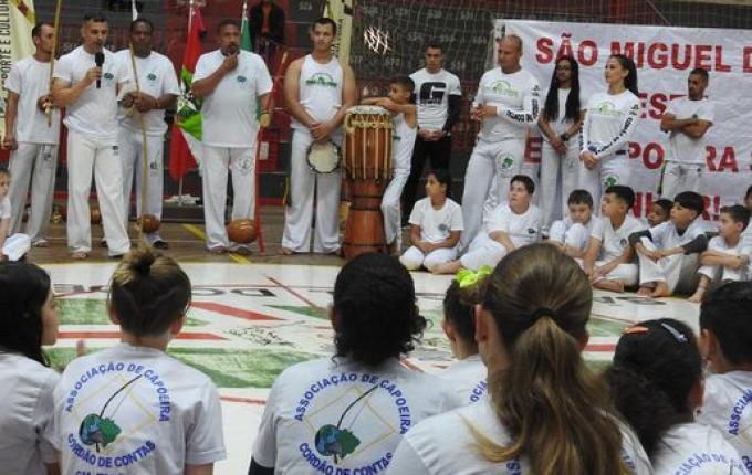 Oficina de Capoeira da Cultura realiza integração entre alunos e familiares