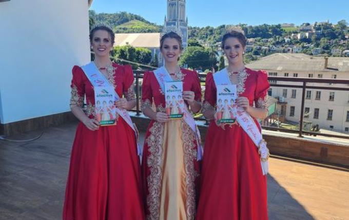 Soberanas da Efacitus visitam a Rádio Itapiranga