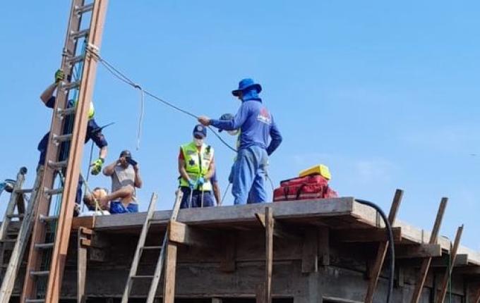 Bombeiros de Iporã do Oeste atendem vítima de acidente de trabalho em obra