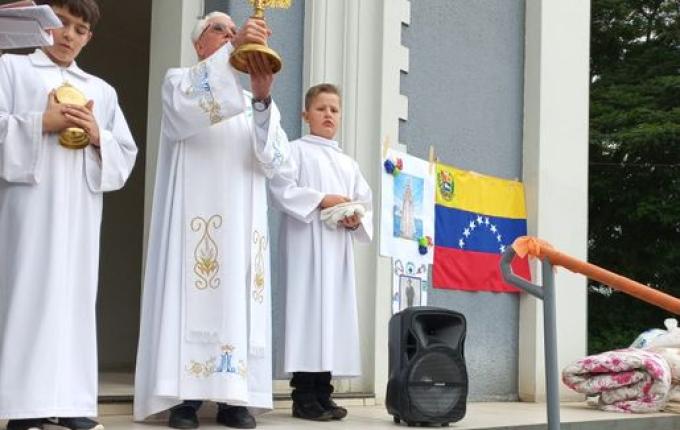 CORPUS CHRISTI: Fiéis participam de celebração na Igreja Matriz de Itapiranga